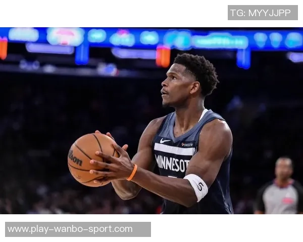 兰德尔全场狂砍32分10篮板6助攻带领球队大胜对手展现统治力